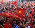 VIỆT NAM VỠ ÒA TRONG CHIẾN THẮNG