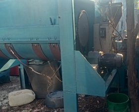 Máy trộn ngang 1 tấn, có sấy gia nhiệt bộ phận đáy