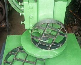 MÁY DẬP TẠO HÌNH LÁ CHUỐI