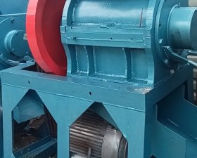 Bán thanh lý máy băn nhựa 6 tất. Motor: 30HP