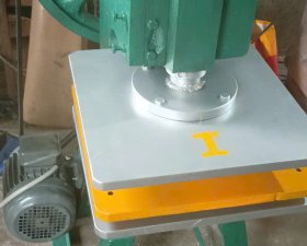 MÁY DẬP KHUÔN BẾ